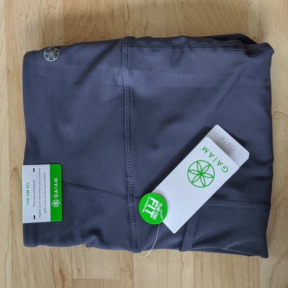 GAIAM OM-Fit Hi-Rise Mesh Pocket Short - Size L - Picture 2 of 4